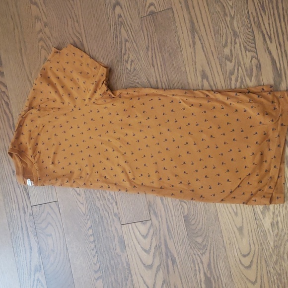 Old Navy Tee - Picture 5 of 6